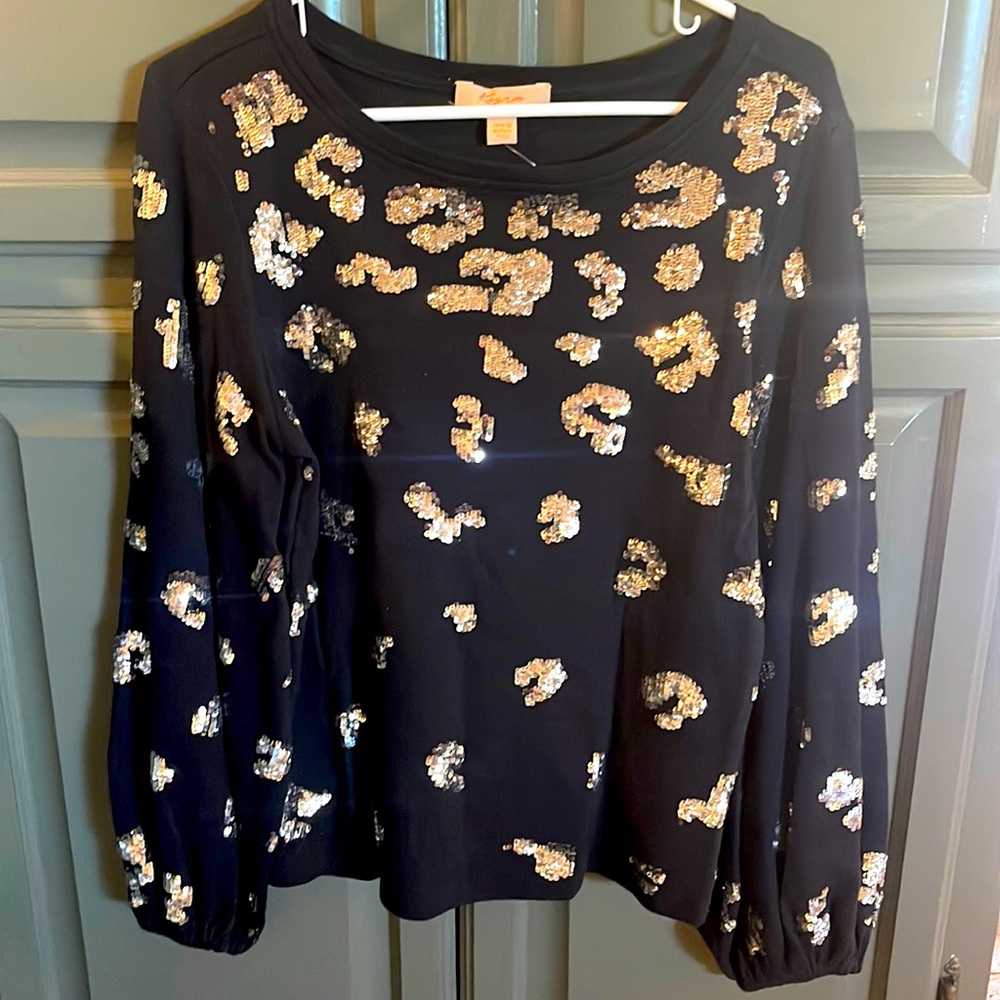 NWT. sequin leopard top